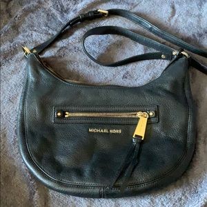 Michael Kors Crossbody 💜PRICE DROP, GREAT DEALS💜